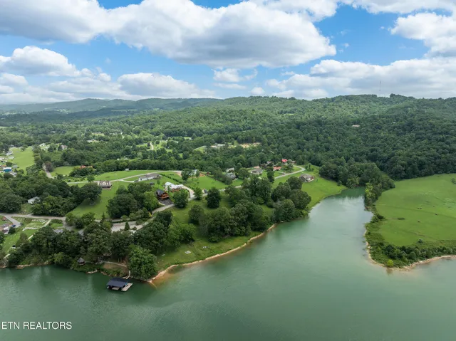 $475,000 | 817 Powell Valley Shores Circle, Speedwell, TN 37870