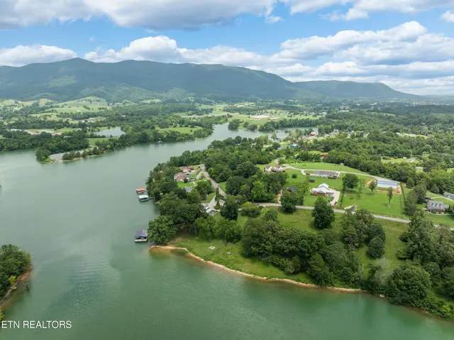 $475,000 | 817 Powell Valley Shores Circle, Speedwell, TN 37870