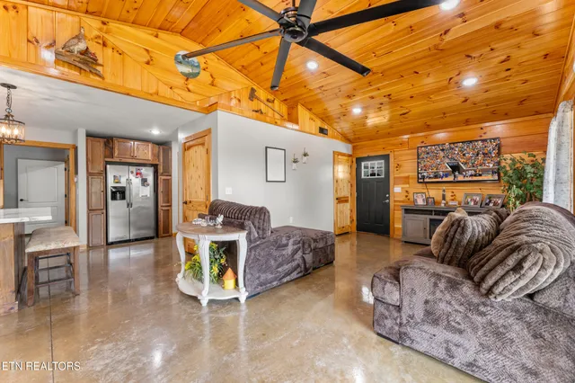 $475,000 | 817 Powell Valley Shores Circle, Speedwell, TN 37870