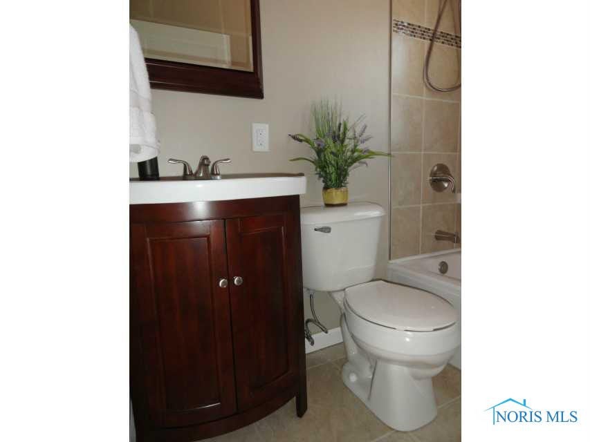1171 Craig Road Maumee, OH 43537 - Photo 11 of 20 Full Bath.