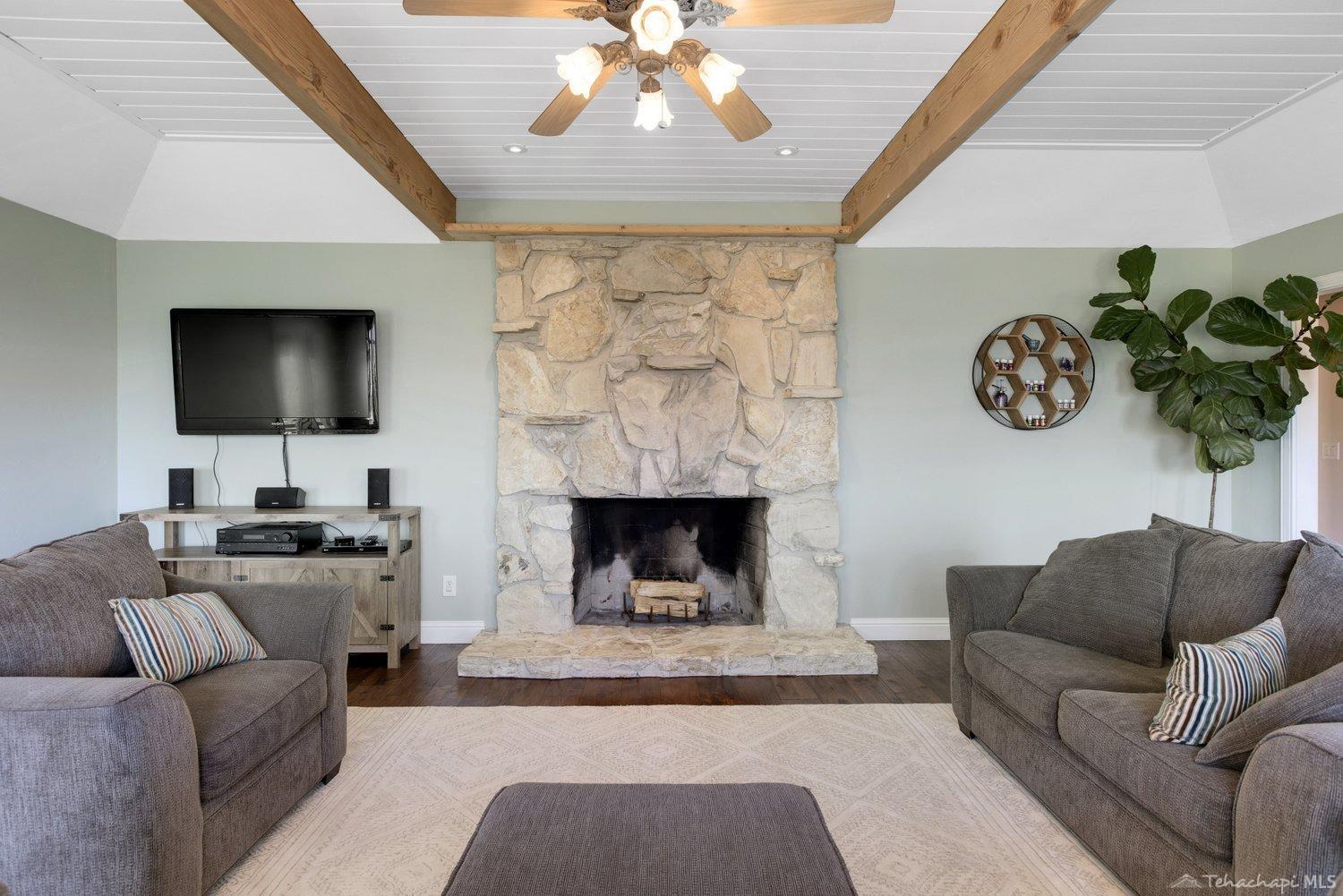 21218 Pine Ridge Drive Tehachapi, CA 93561 - Photo 11 of 62 Gallery Image 11