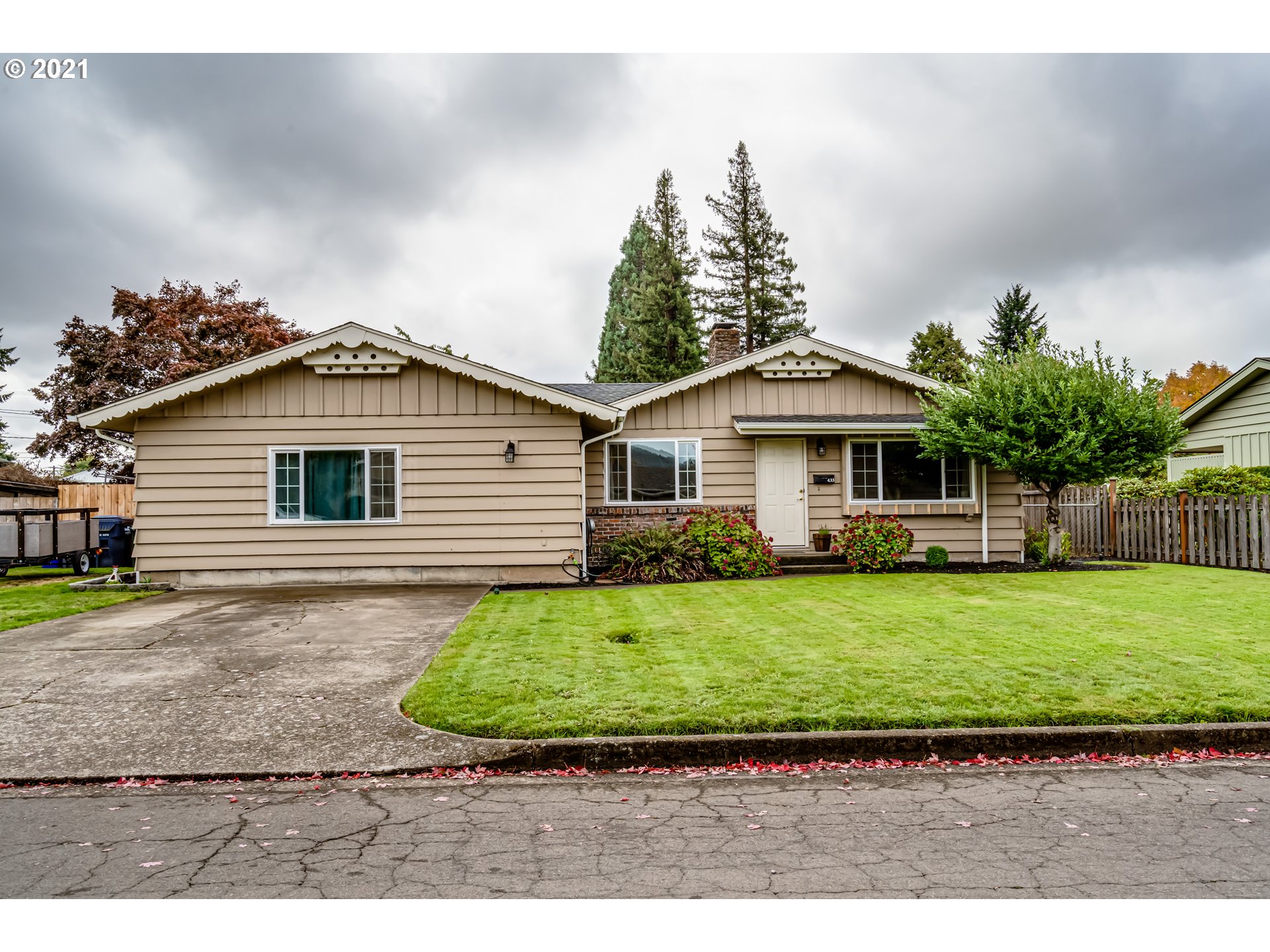 433 Cambridge Street Springfield, OR 97477 - Photo 1 of 32