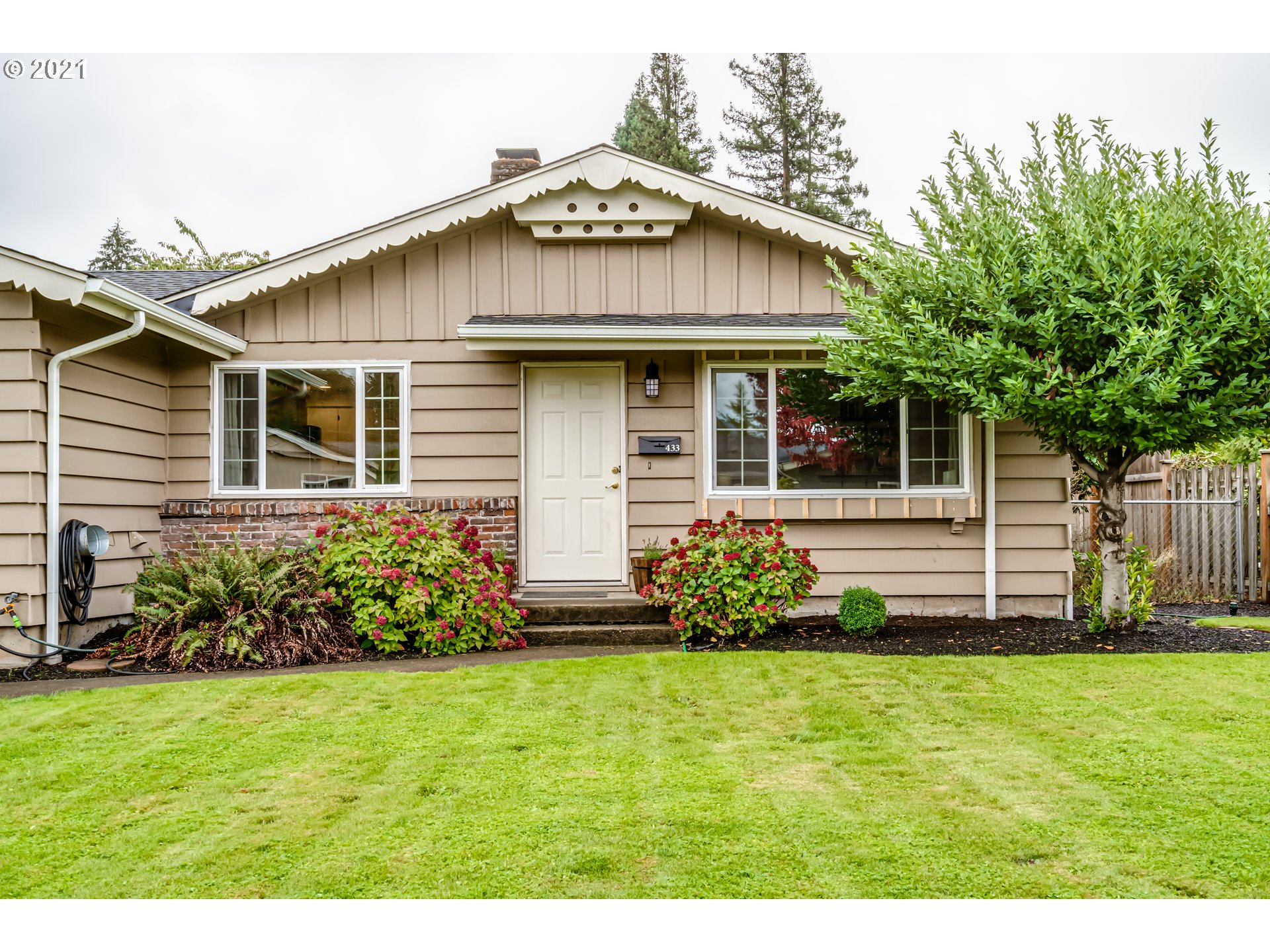 433 Cambridge Street Springfield, OR 97477 - Photo 2 of 32