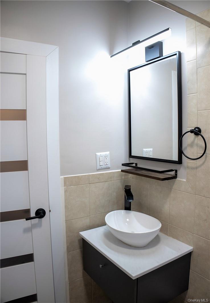 663 Locust Street, Unit 3G Mount Vernon, NY 10552 - Photo 13 of 13 a bathroom with a sink and a mirror