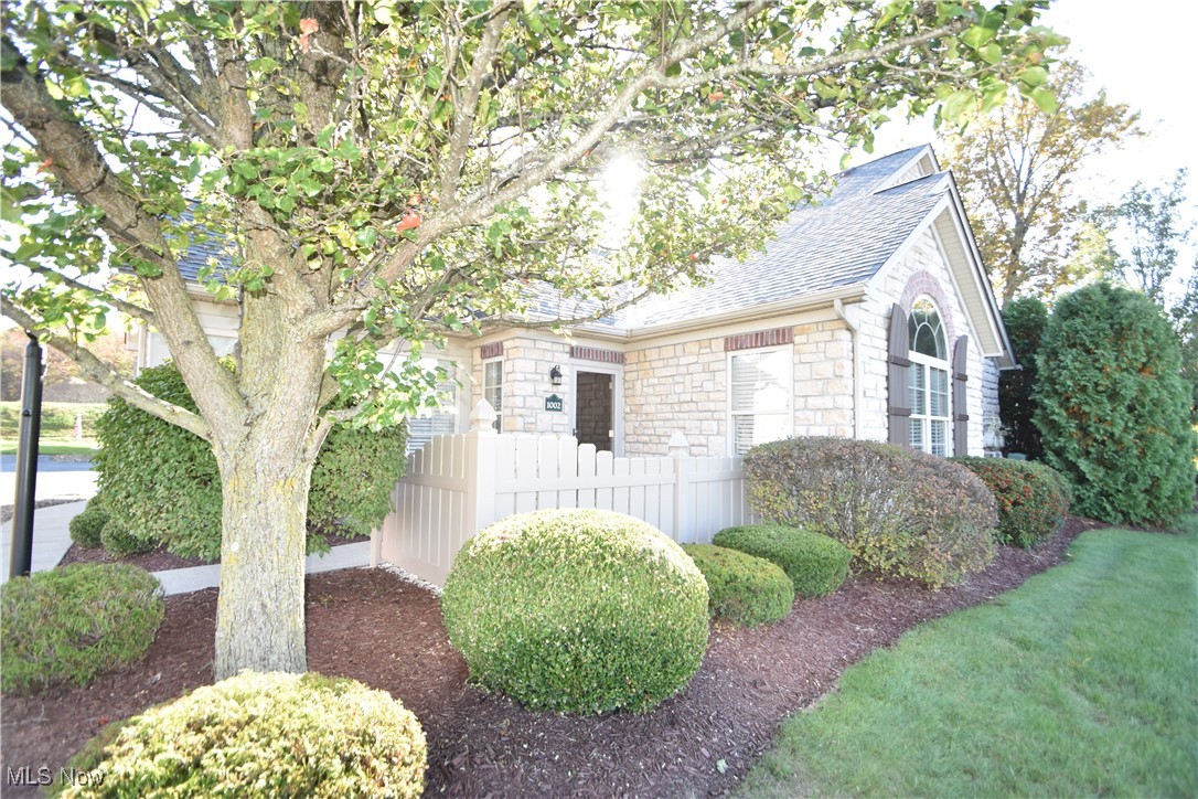 9151 Springfield Road, Unit 1002 Youngstown, OH 44514 - Photo 3 of 38 View of property exterior