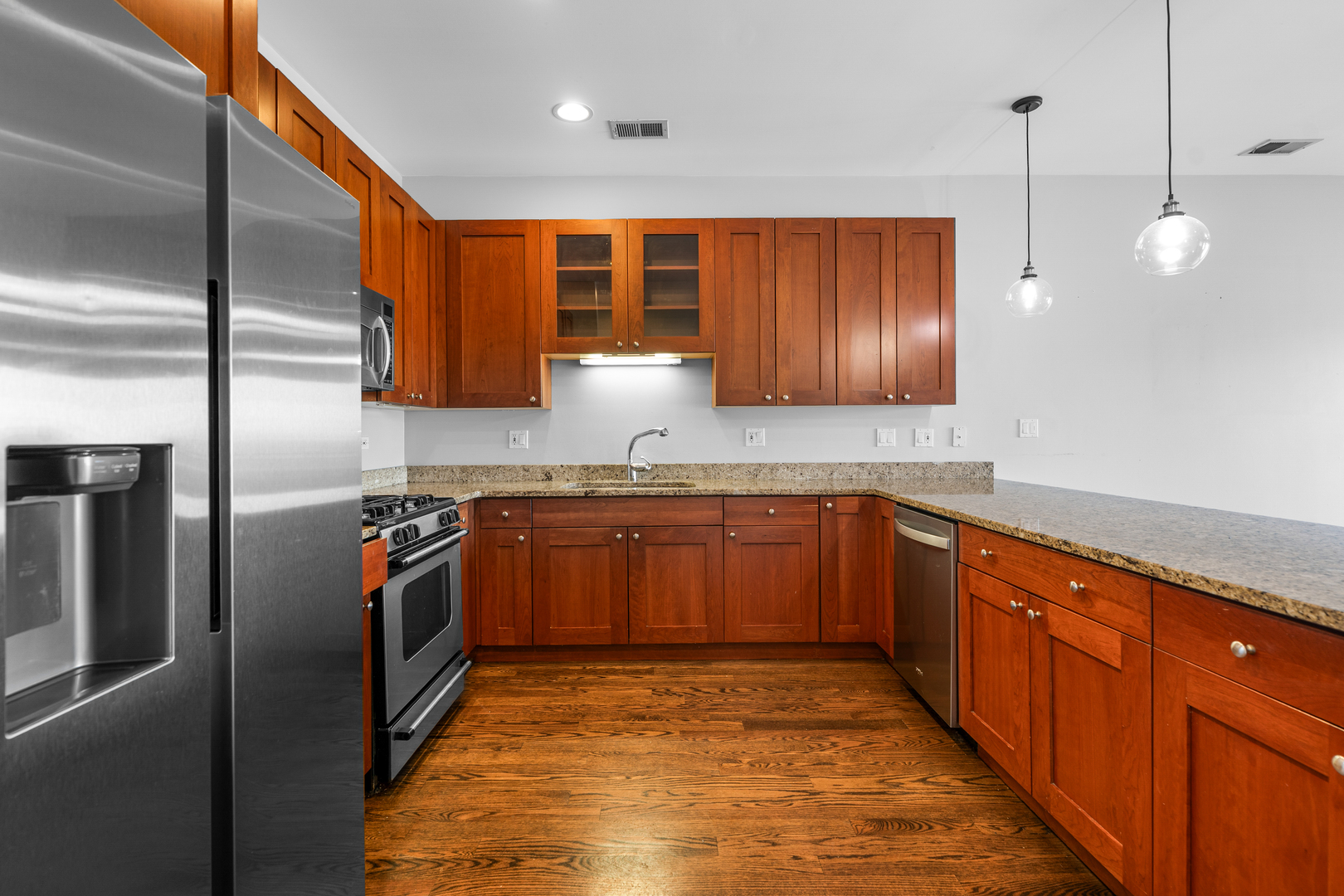 529 North Racine Avenue, Unit 3 Chicago, IL 60642 - Photo 4 of 22