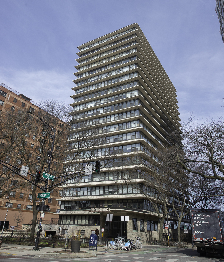 5801 North Sheridan Road, Unit 18C Chicago, IL 60660 - Photo 1 of 37
