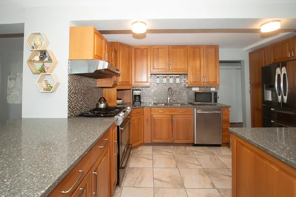 $420,000 | 5801 North Sheridan Road, Unit 18C, Chicago, IL 60660