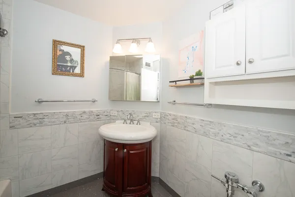 $420,000 | 5801 North Sheridan Road, Unit 18C, Chicago, IL 60660