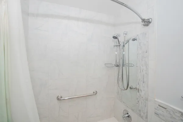 $420,000 | 5801 North Sheridan Road, Unit 18C, Chicago, IL 60660