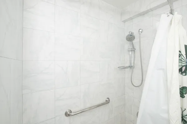 $420,000 | 5801 North Sheridan Road, Unit 18C, Chicago, IL 60660