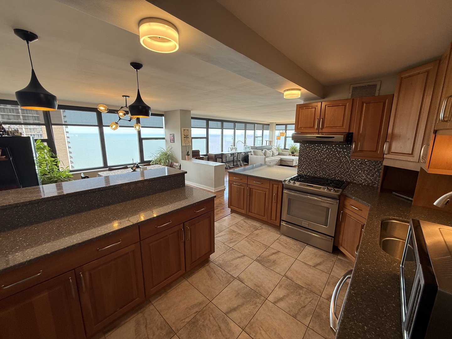 5801 North Sheridan Road, Unit 18C Chicago, IL 60660 - Photo 31 of 37