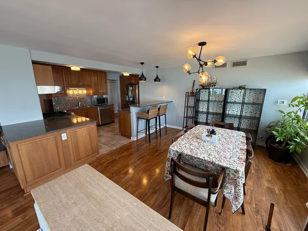 $420,000 | 5801 North Sheridan Road, Unit 18C, Chicago, IL 60660