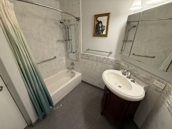 $420,000 | 5801 North Sheridan Road, Unit 18C, Chicago, IL 60660