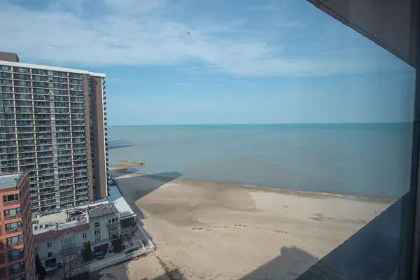 $420,000 | 5801 North Sheridan Road, Unit 18C, Chicago, IL 60660
