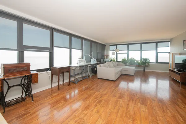 $420,000 | 5801 North Sheridan Road, Unit 18C, Chicago, IL 60660