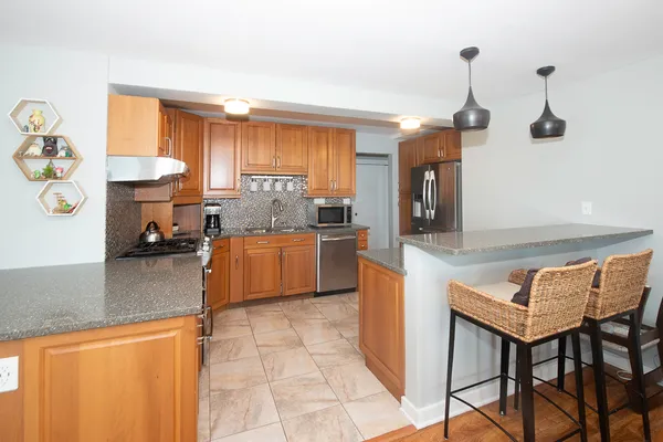 $420,000 | 5801 North Sheridan Road, Unit 18C, Chicago, IL 60660