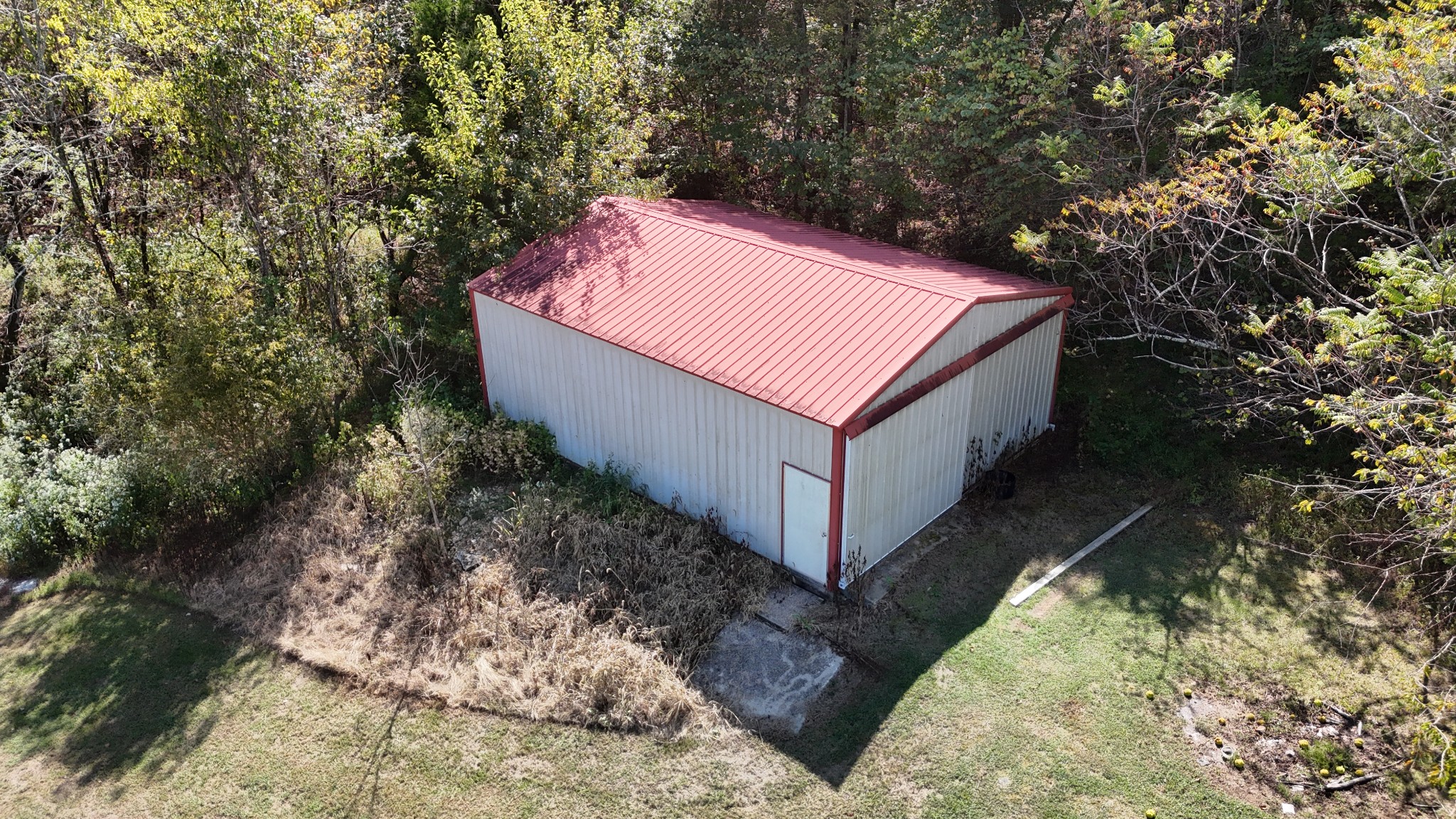 1085 Hawkins Branch Road Bethpage, TN 37022 - Photo 13 of 15 a small pool with a yard