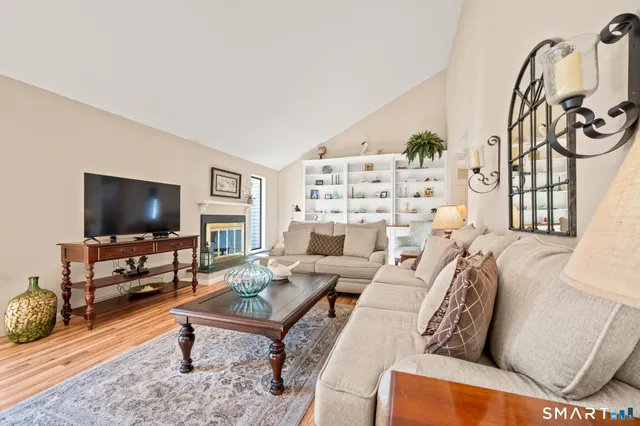 $359,900 | 168 Hollister Way South, Glastonbury, CT 06033