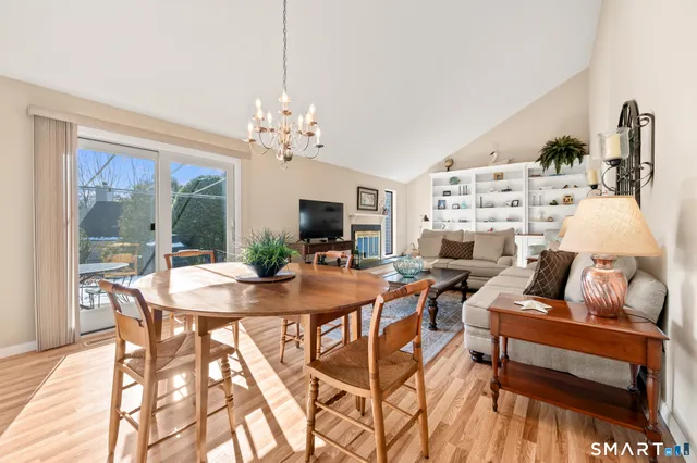 $359,900 | 168 Hollister Way South, Glastonbury, CT 06033