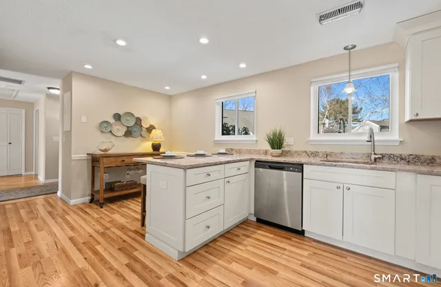 $359,900 | 168 Hollister Way South, Glastonbury, CT 06033