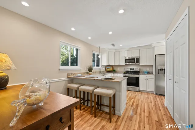 $359,900 | 168 Hollister Way South, Glastonbury, CT 06033