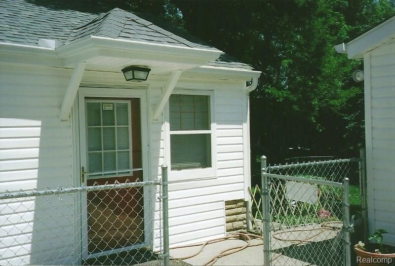 70380 Mellen Road Romeo, MI 48065 - Photo 4 of 9 scan house pics0004 (800x539).jpg