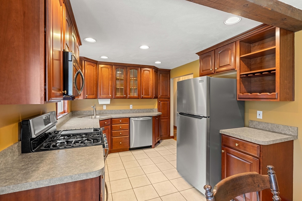 9 Prancing Road Chelmsford, MA 01824 - Photo 3 of 24