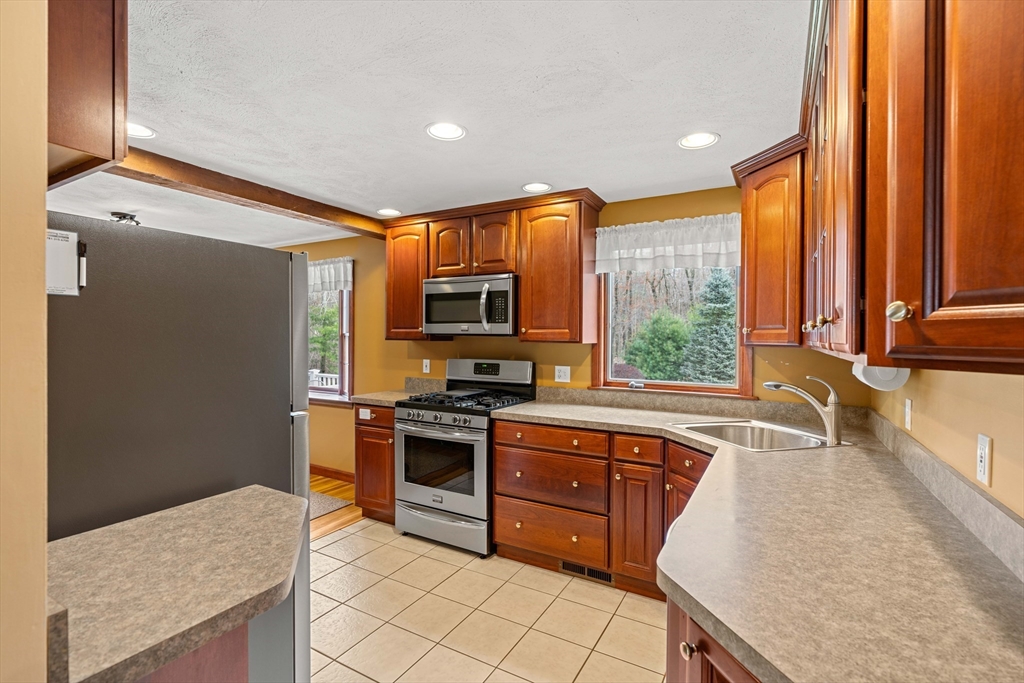 9 Prancing Road Chelmsford, MA 01824 - Photo 4 of 24