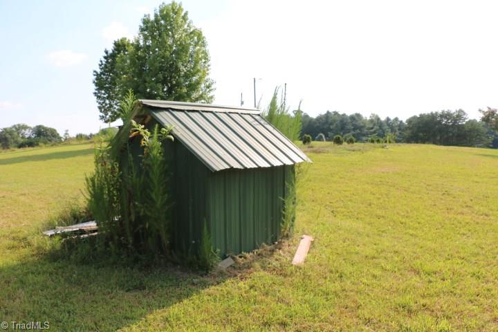 246 Pat Irwin Road Pilot Mountain, NC 27041 - Photo 15 of 29 Gallery Image 15