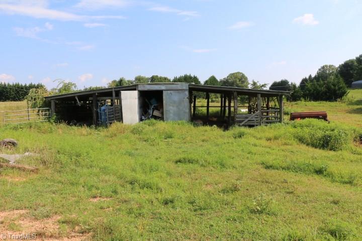 246 Pat Irwin Road Pilot Mountain, NC 27041 - Photo 17 of 29 Gallery Image 17
