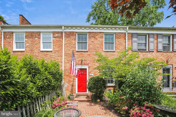 $3,775 | 821 Church Street, Alexandria, VA 22314