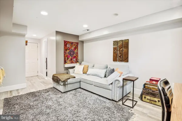 $3,775 | 821 Church Street, Alexandria, VA 22314