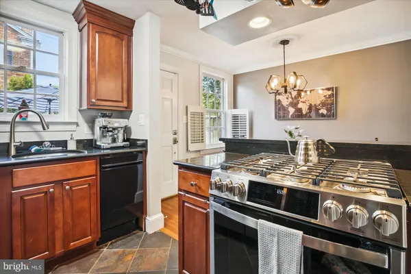 $3,775 | 821 Church Street, Alexandria, VA 22314