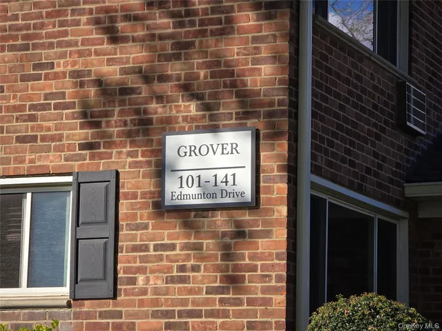 $269,990 | 111 Edmunton Drive, Unit G4, North Babylon, NY 11703