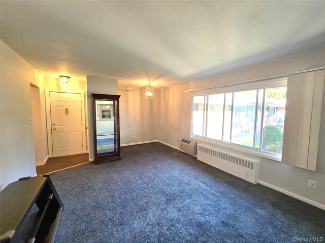 $269,990 | 111 Edmunton Drive, Unit G4, North Babylon, NY 11703