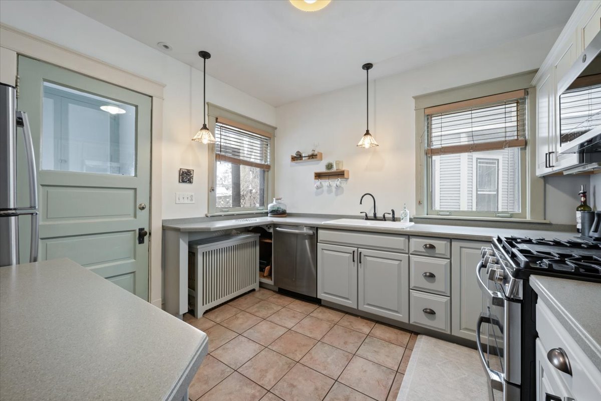 233 South Ridgeland Avenue Oak Park, IL 60302 - Photo 7 of 20 a kitchen with a sink stove and cabinets