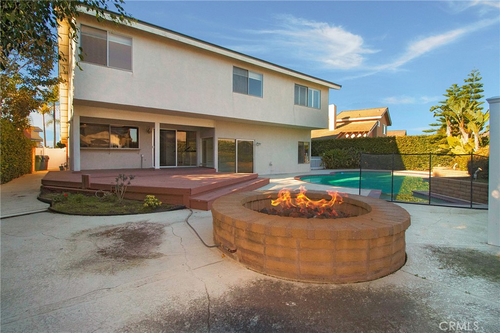 3808 Mistral Drive Huntington Beach, CA 92649 - Photo 25 of 28 a view of a house with backyard and sitting area