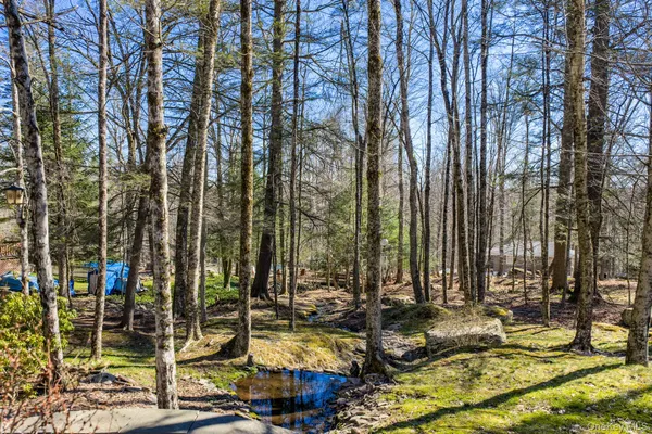 a view of multiple houses with a yard