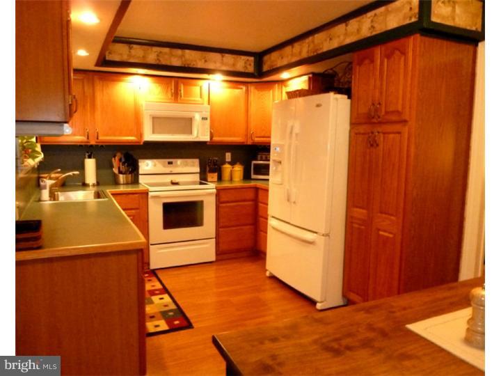 51 Hemlock Road Levittown, PA 19056 - Photo 8 of 25 Kitchen