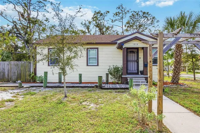 $420,000 | 1919 12th Avenue West, Bradenton, FL 34205