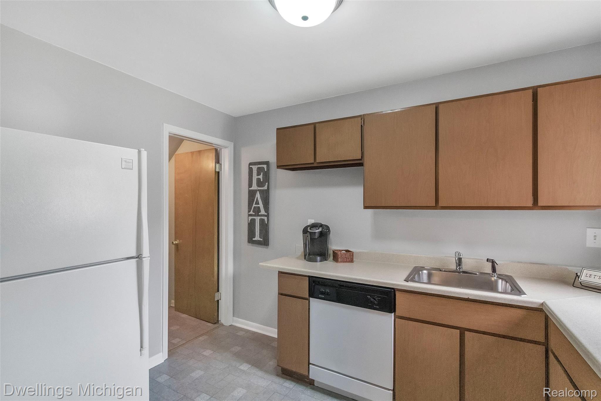 10021 Middlebelt Road Livonia, MI 48150 - Photo 10 of 31 10021-Middlebelt-Rd-Livonia-MI-windowstill-11.jpg