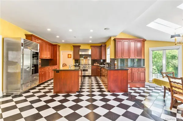 $2,300,000 | 6 Love Lane, Harrison, NY 10528