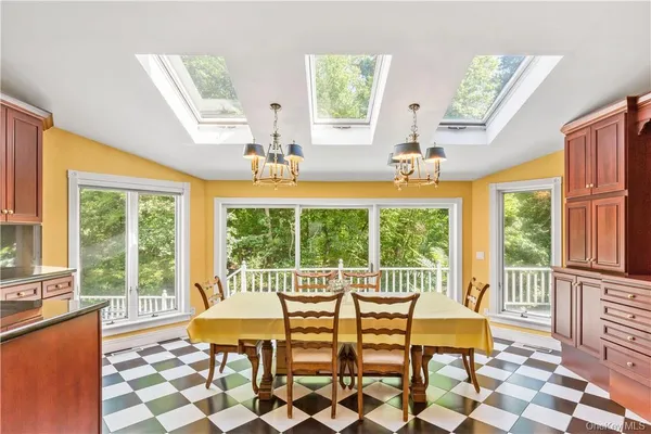 $2,300,000 | 6 Love Lane, Harrison, NY 10528