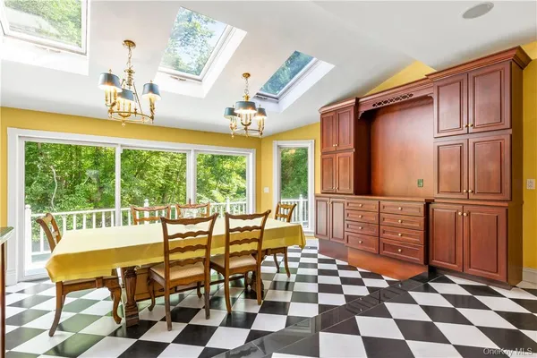 $2,300,000 | 6 Love Lane, Harrison, NY 10528