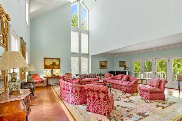 $2,300,000 | 6 Love Lane, Harrison, NY 10528