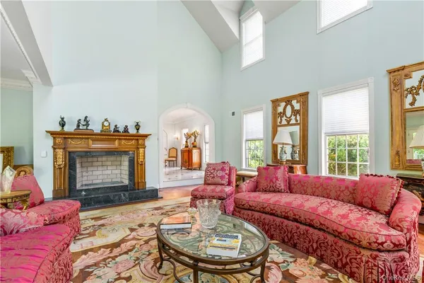 $2,300,000 | 6 Love Lane, Harrison, NY 10528
