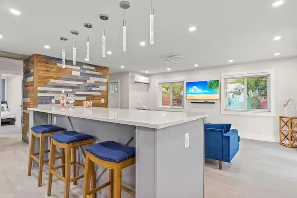 $8,000 | 322 Northwest 4th Avenue, Delray Beach, FL 33444