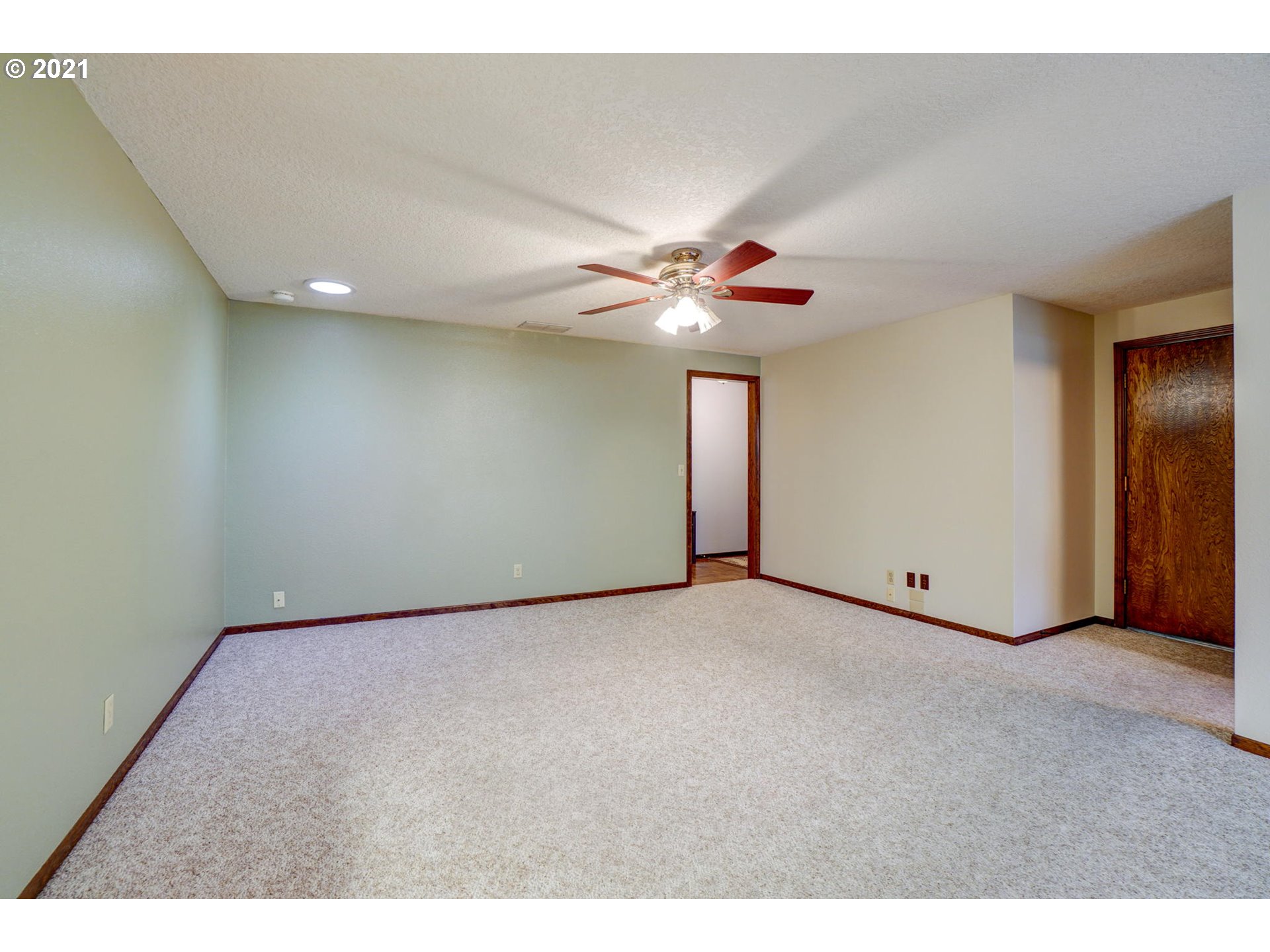 17705 Southwest Sumac Lane Aloha, OR 97007 - Photo 4 of 25 Gallery Image 4