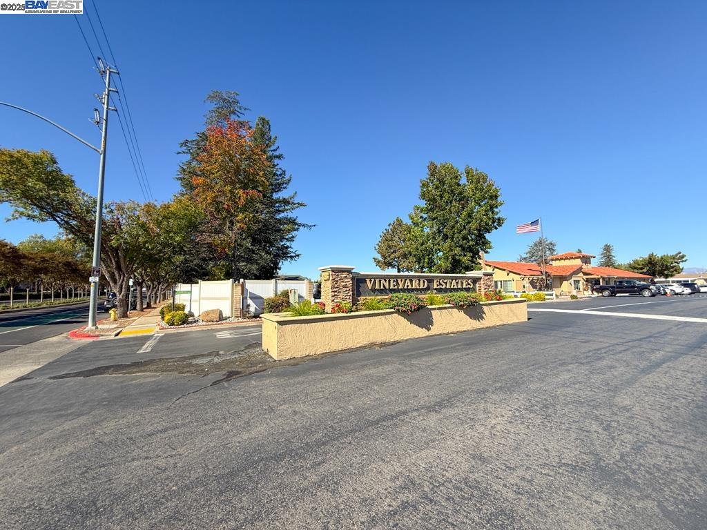 3263 Vineyard Avenue, Unit 89 Pleasanton, CA 94566 - Photo 36 of 41 a view of an outdoor space and swimming pool